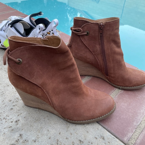 Lucky Brand wedge bootie - Picture 1 of 4